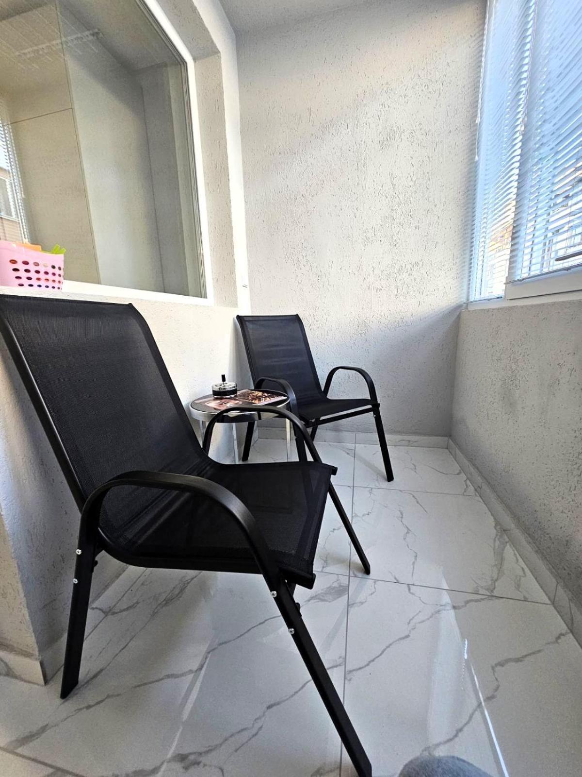 Apartment Bohemi With Free Parking Burgas Bagian luar foto
